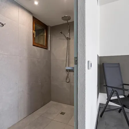 Piscine, & Vue Sur Le - 6 Pers *